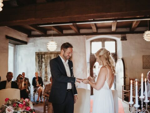 ring tausch bei hochzeit fotografiert vom hochzeitsfotograf aus ingolstadt
