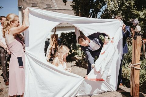 hochzeit tradition nach der trauung herz ausscheiden