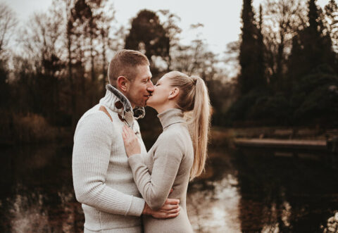 natürliches emotionales paarfotografie fotografiert von einer fotografin aus kelheim