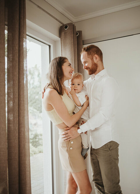 Familien würde vom Fotograf fotografiert
