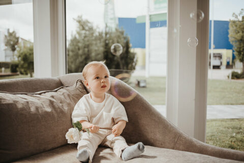 Kinderfotograf Ingolstadt kind daheim fotografiert
