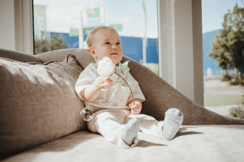 Kinderfotograf aus Ingolstadt kind zuhause fotografiert