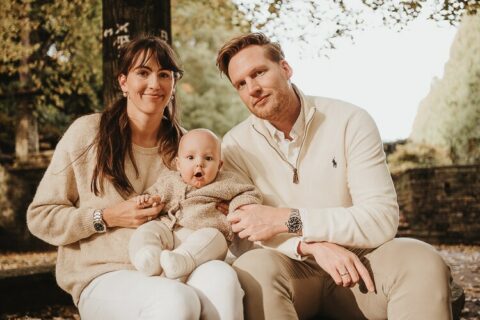 Familie fotografiert in der natur vom Familienfotografin aus Regensburg