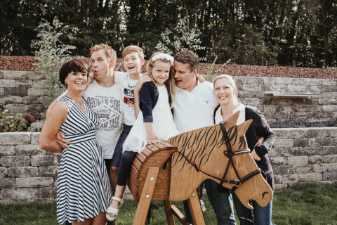 Authentisch natürlich Familienfoto Fotografiert vom Generationen Familienfotografin Ingolstadt