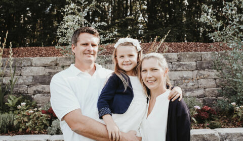 Glückliches Familienfoto fotografiert bei der Familie zuhause im Garten Ingolstadt