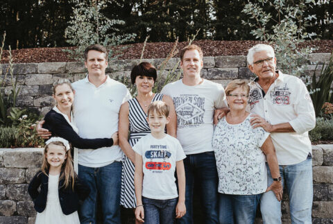 Großes Familienshooting mehrere Generationen Generationen Familienfotografin