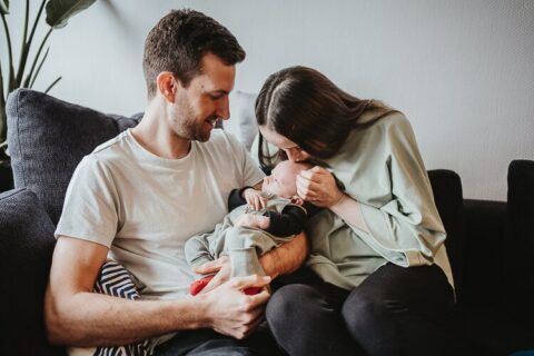 schönes Familien shooting mit ein neugeborenes in regensburg