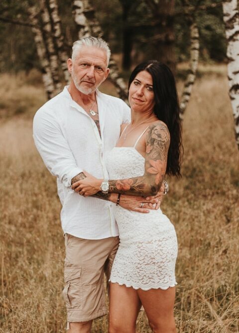 eltern fotografiert bei ein familienshooting in mainburg